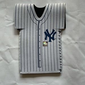 1334- NWOT Officially licensed New York Yankees pinstriped  Jersey bottle koozie